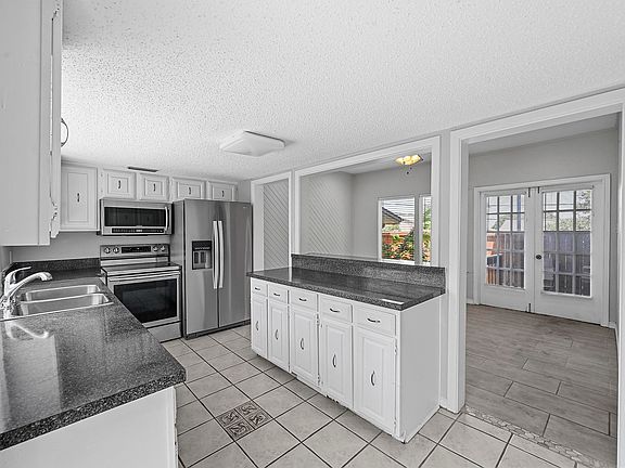 5th image of 8560 Park Ln