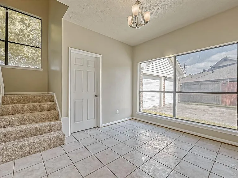 2478 Woodbury St — Photo 16