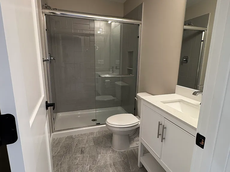 3rd Floor Full Bathroom