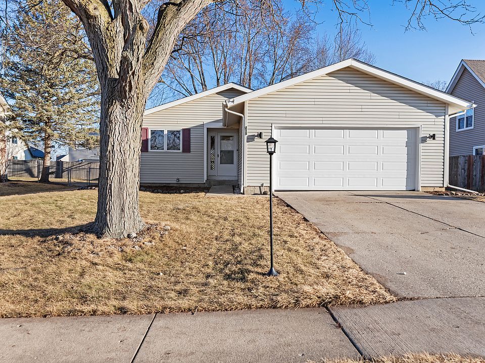 1st image of 215 Apple Hill Ln