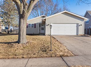 215 Apple Hill Ln, Streamwood, IL 60107