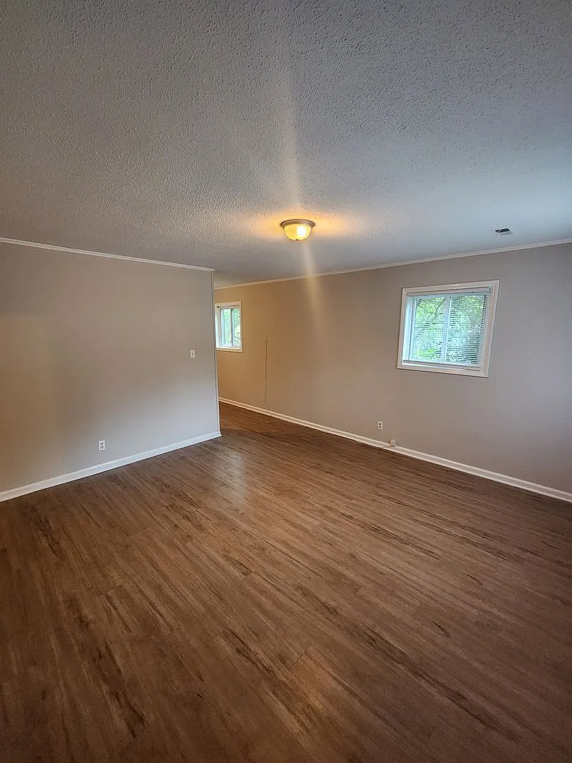 112 Crest Street — Photo 2