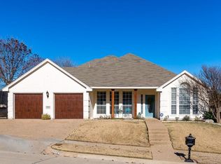 10234 Trail Ridge Dr, Benbrook, TX 76126