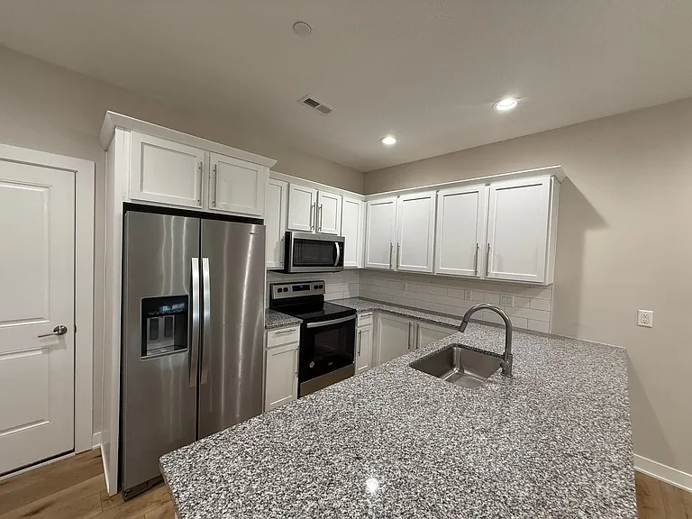 10101 Stark Dr — Photo 5