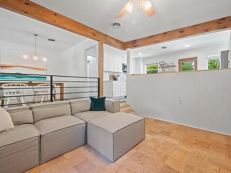 504 Kirkwood Ln — Photo 7