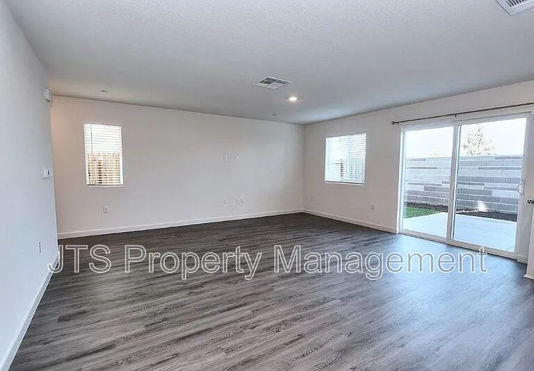2097 Shady Tree Cir — Photo 8