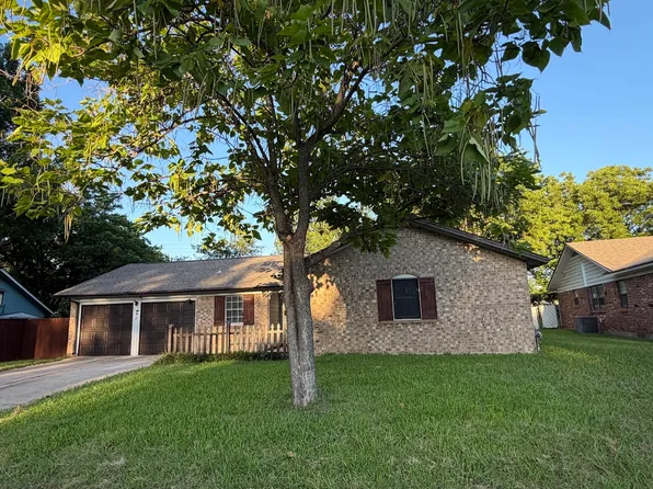 421 Smith Ave, Everman, TX 76140