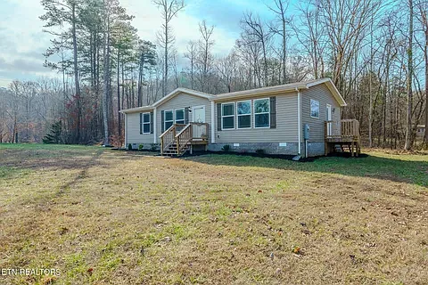 3 bed, 1323 sqft, $2,100 — Photo 1