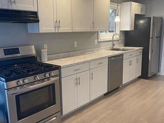 Well lit Kitchen w finger resistant appliances. Plenty of storage. Garbage disposal, deep sink and detachable faucet make clean up a breeze.