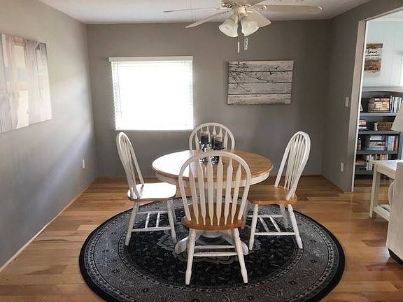 4th image of 275 Alpine Dr