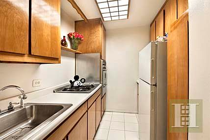 4th image of 251 E 32nd St #5G