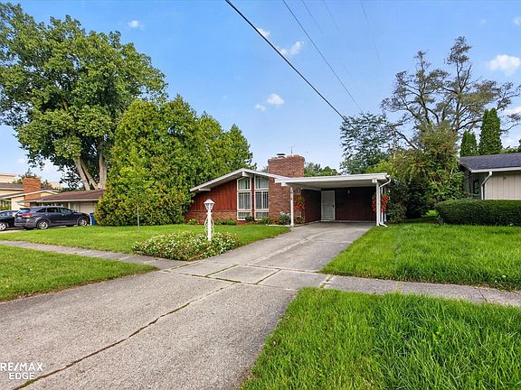 2nd image of 1918 Windsor Ln