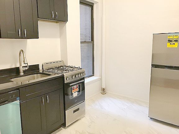 3rd image of 202 W 82nd St APT 4B