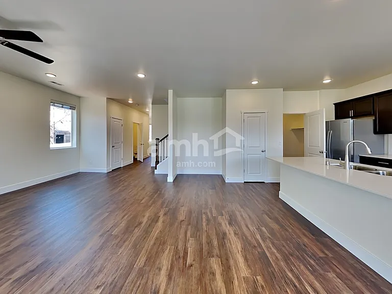 390 Smith Dr — Photo 10