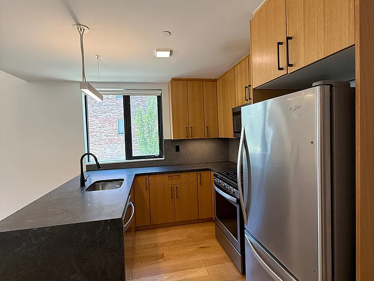 83-84 Gardner St #105L — Photo 3