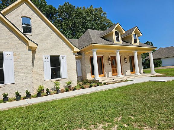 3rd image of 30 Fairway Dr