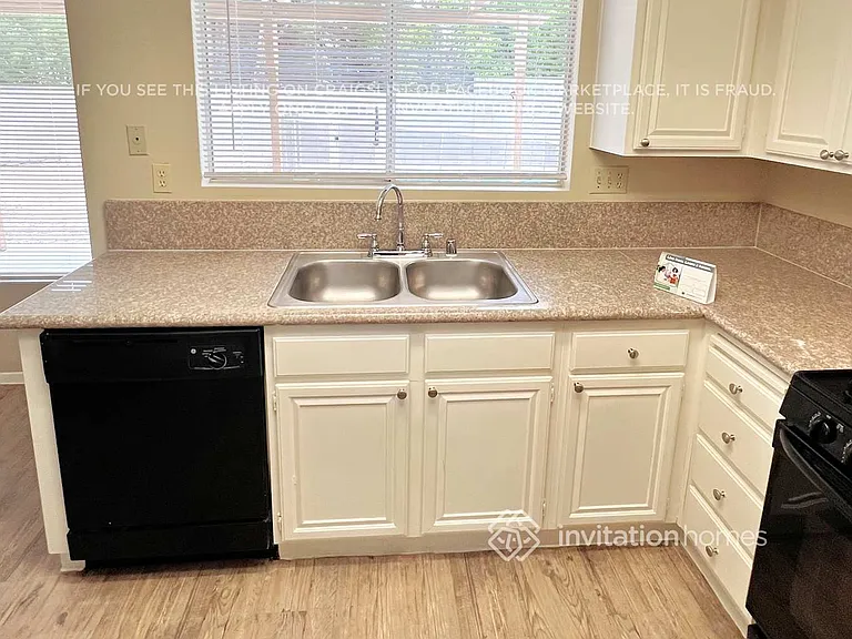 330 Templeton Dr — Photo 3