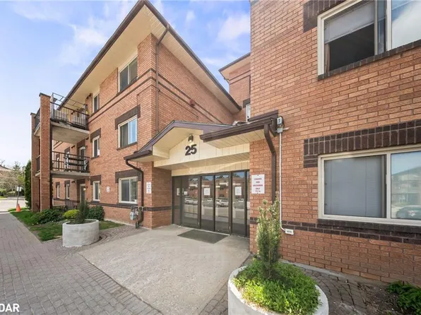 25 Meadow Ln #303, Barrie, ON L4N 7K2