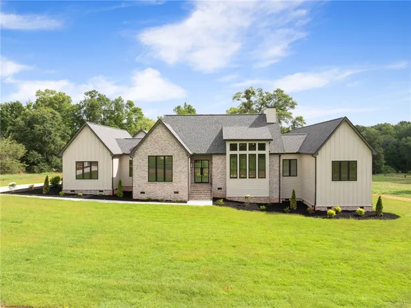 778 Garrison Rd, Pelzer, SC 29669