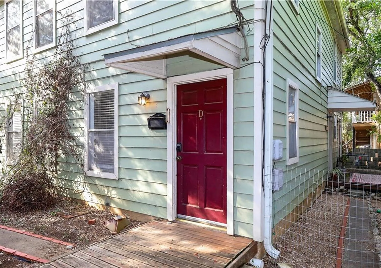 Clarkesville 2 Bed 1 Bath Available Now! — Photo 1