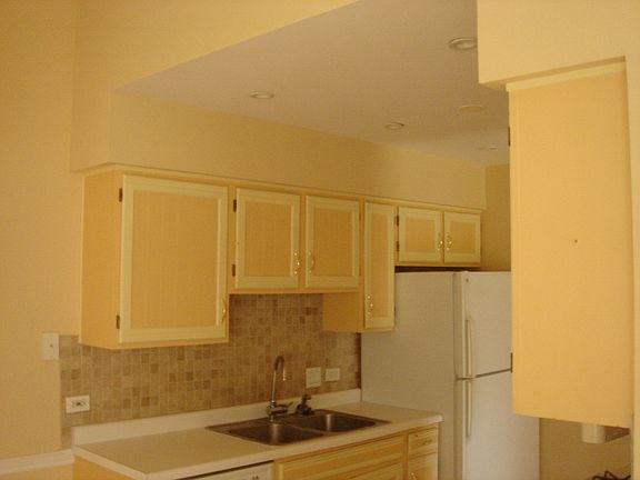 3rd image of 327 Cherrywood Ct #0
