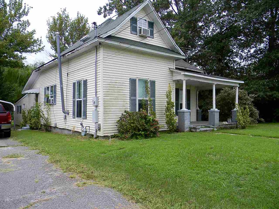 2nd image of 370 College St