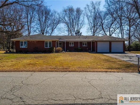 7 Madaline Dr, Edison, NJ 08820