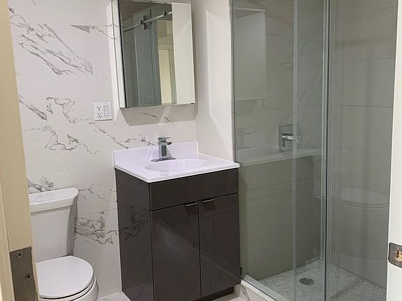 4th image of 2705 41st Ave APT 5F