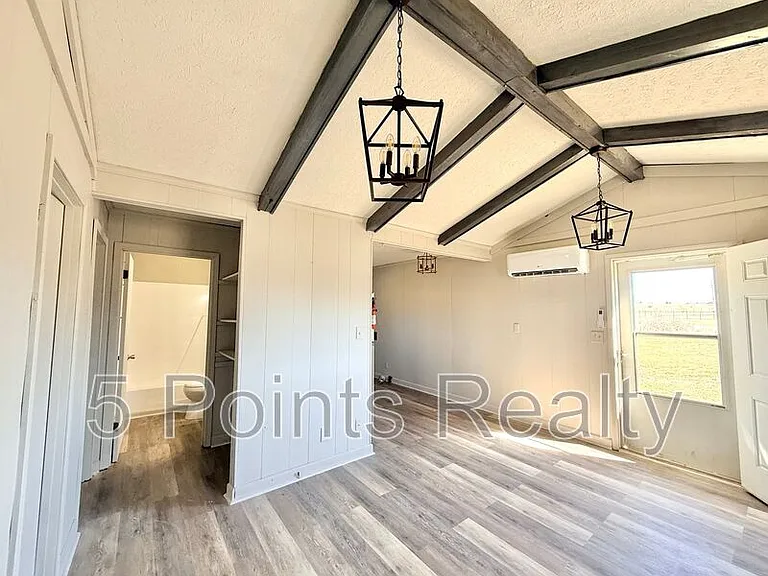 2121 Bracey Cir #B — Photo 4
