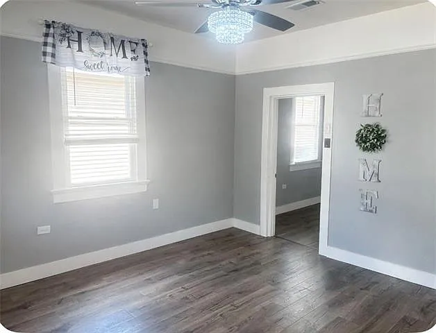 429 Chalmette St — Photo 5