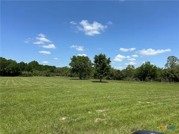 6340 Old Highway Rd, Inez, TX 77968