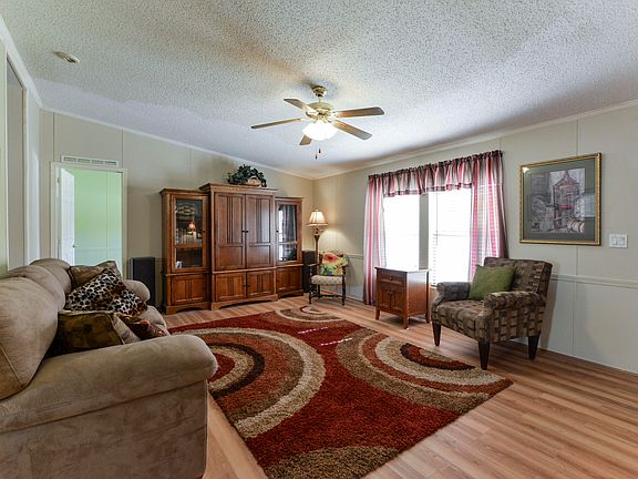 2nd image of 124 Sunny Ln
