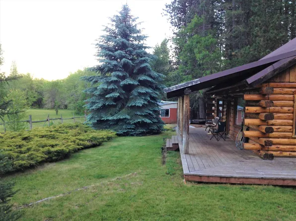 832 Ulrich Rd, Prospect, OR 97536