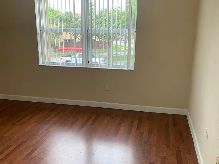 1570 NE 33rd Rd #201 — Photo 32