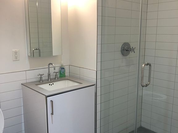4th image of 22-22 Jackson Ave #717