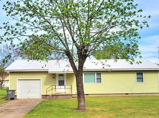 106 N Gray St, Chouteau, OK 74337