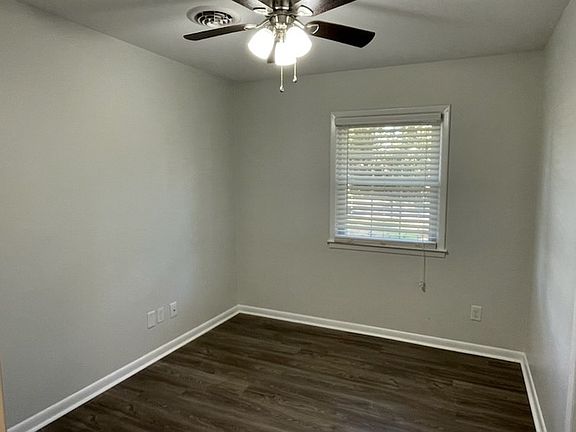 5th image of 803 Little John Ave