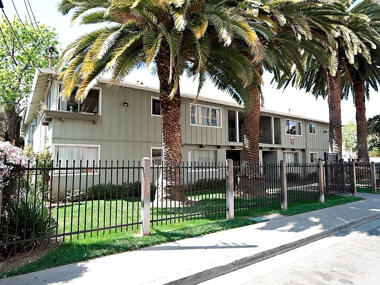 Woodland Park Apartments Community