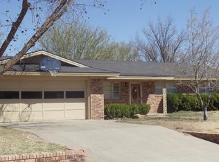 109 Willowwood Ln, Levelland, TX 79336