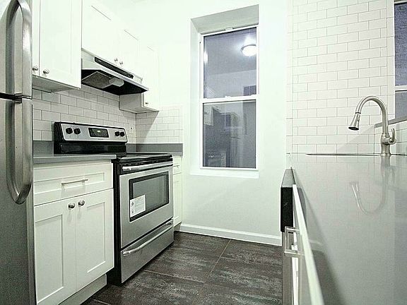 2nd image of 3605 Vernon Blvd APT 4L