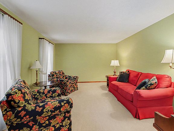 4th image of 230 Aldersgate Dr