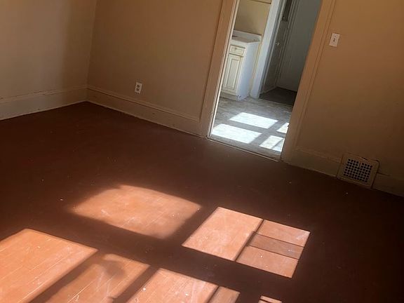 3rd image of 3661 E 149th St APT 3