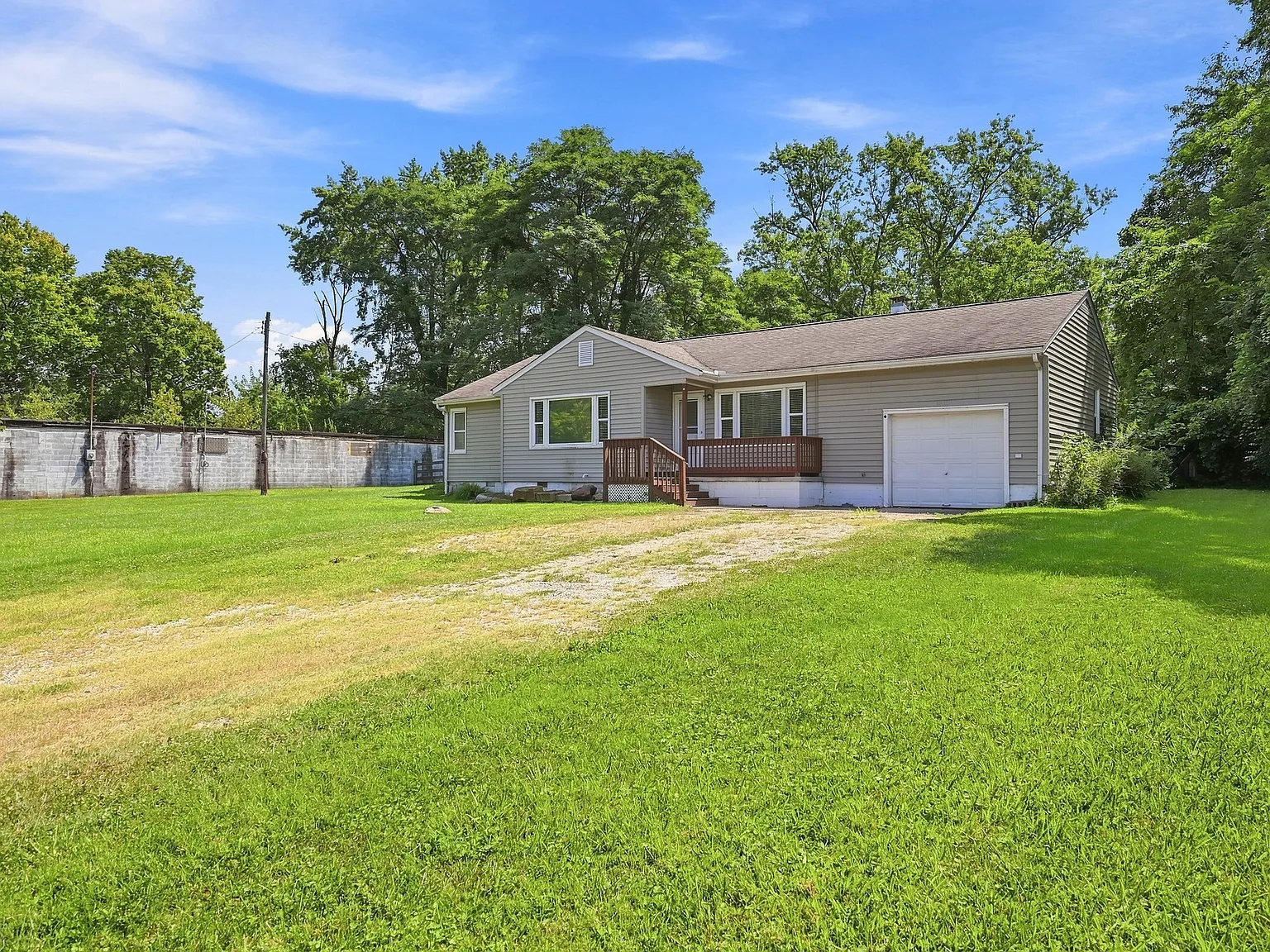 3 bed, 1400 sqft, $2,000 — Photo 1