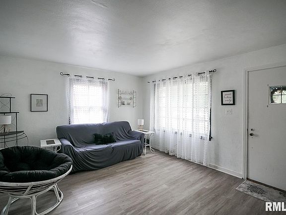 3rd image of 331 W Clara Ave