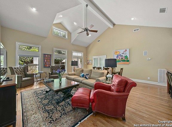 5th image of 319 Cloverleaf Ave