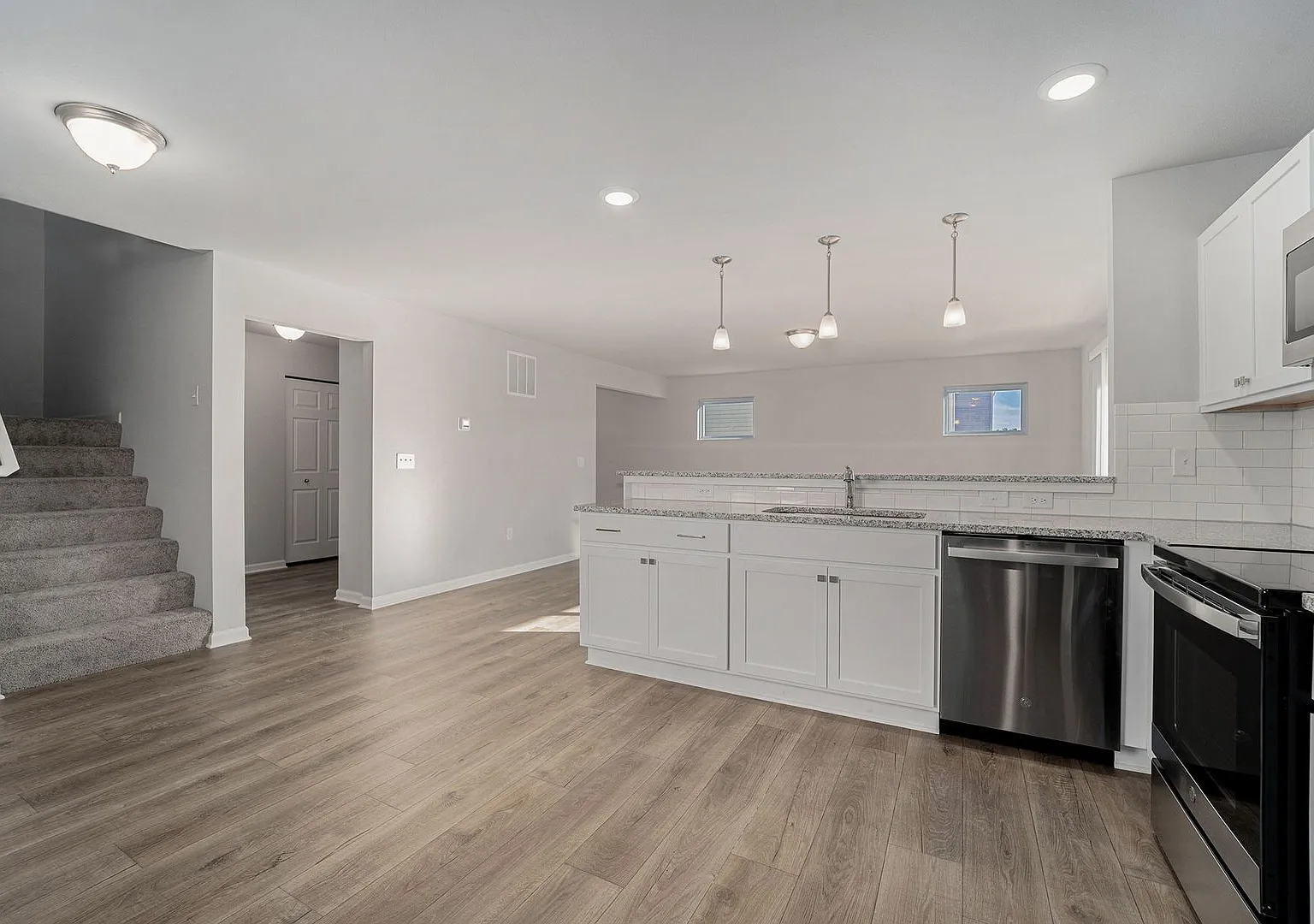 Move In Special: Get August & September Rent FREE! Move in by August 21st to receive FREE rent fo... — Photo 4