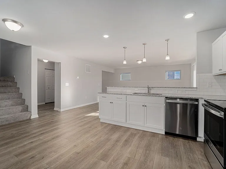 2309 Richardson Ct — Photo 4