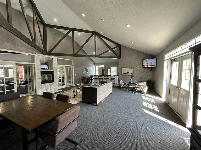 Oak Brook Park Apartments — Photo 25