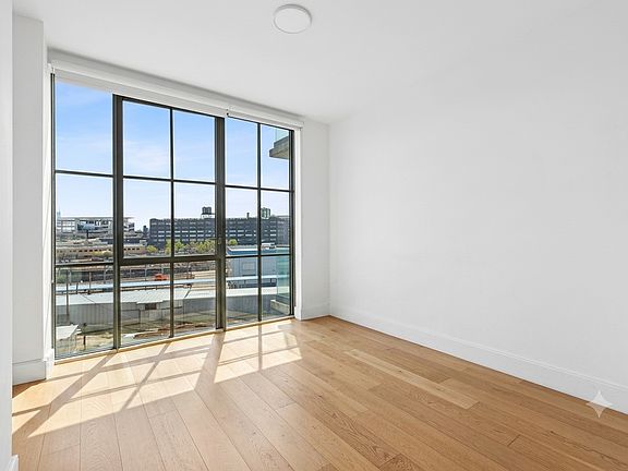 4th image of 2218 Jackson Ave APT 710