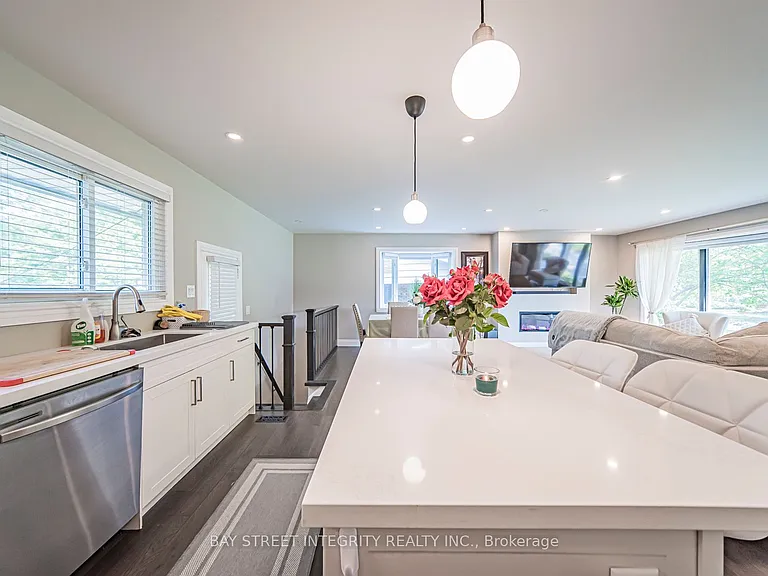1277 Gainsborough Dr — Photo 19
